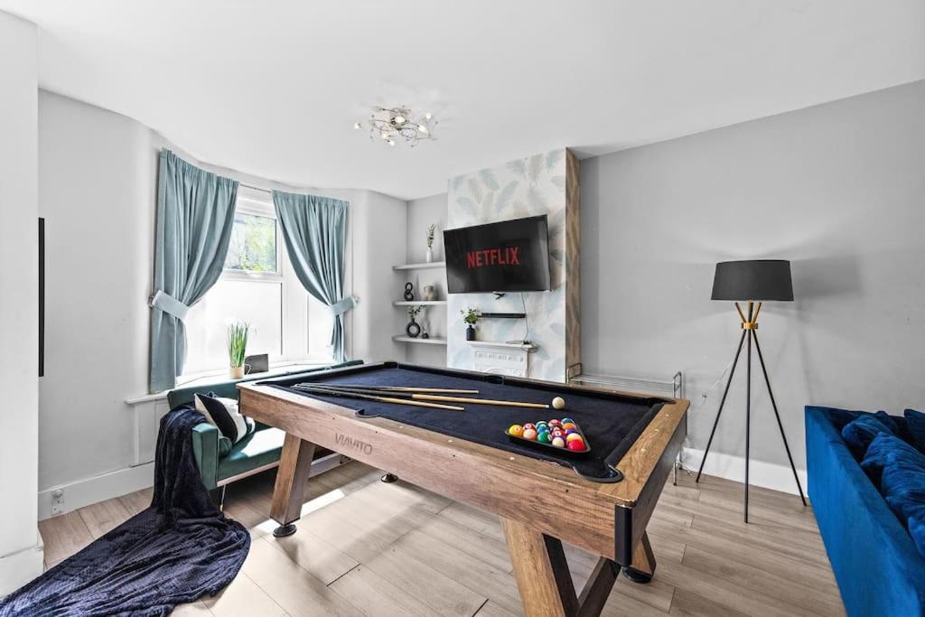 Charming Leytonstone 5 Bed - London