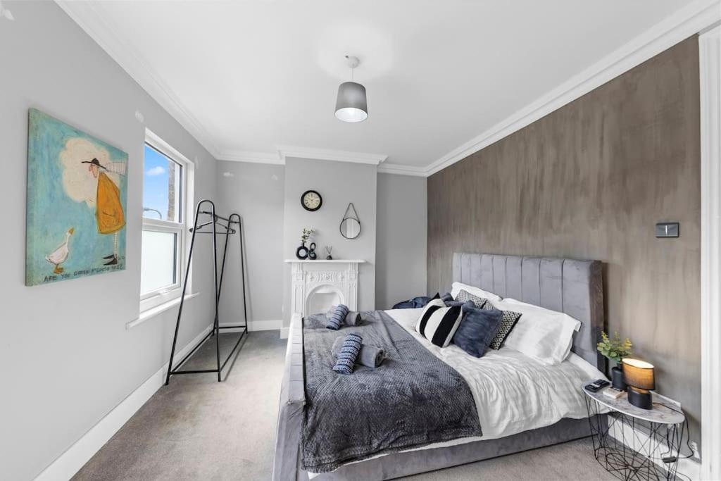 Charming Leytonstone 5 Bed - Apartment London