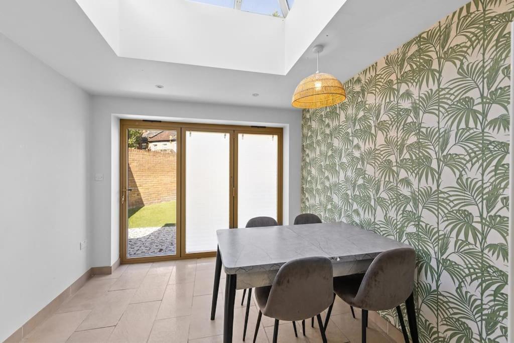 Charming Leytonstone 5 Bed -