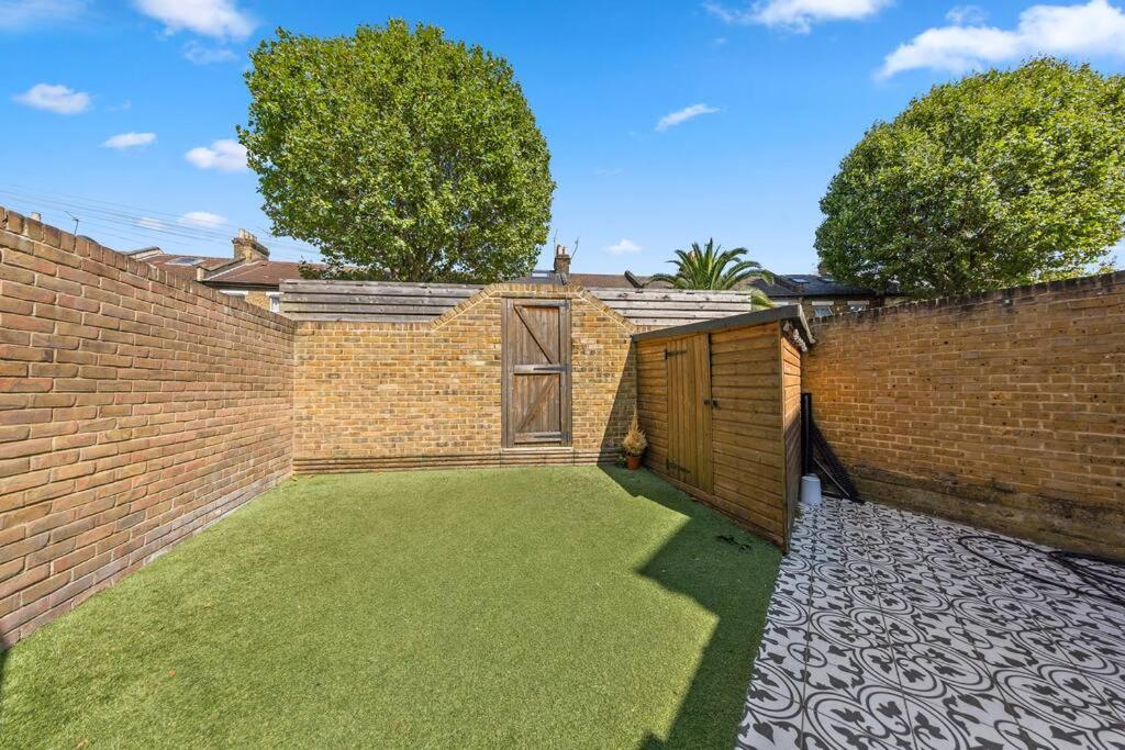 Charming Leytonstone 5 Bed - Apartment