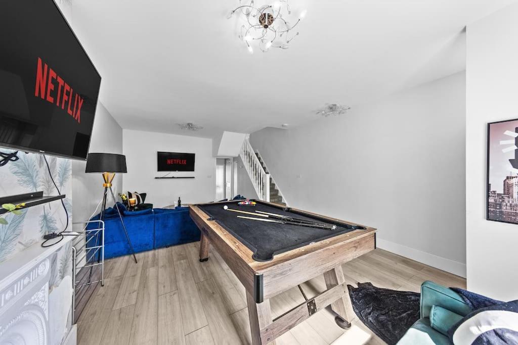 Charming Leytonstone 5 Bed - Apartment *