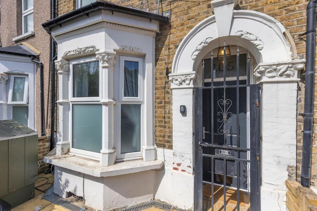 Charming Leytonstone 5 Bed - Apartment London